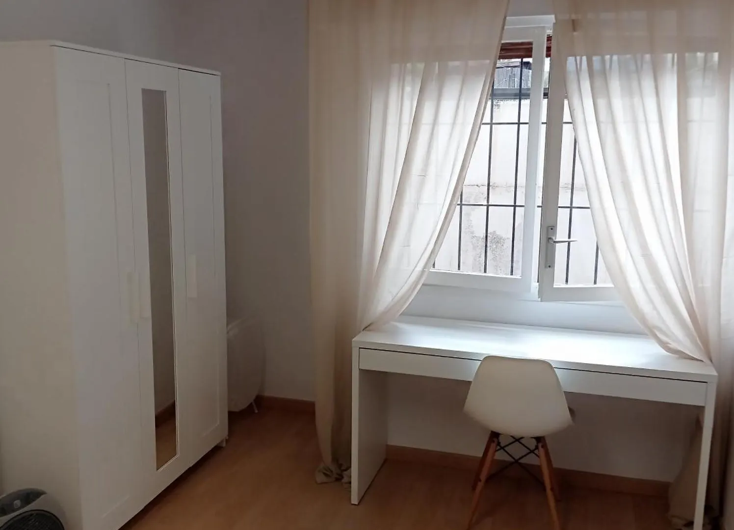 Bright Private Double Room City Center Metro L-1 Urgell L-5 Hospital Clinic Barcelona 0*,