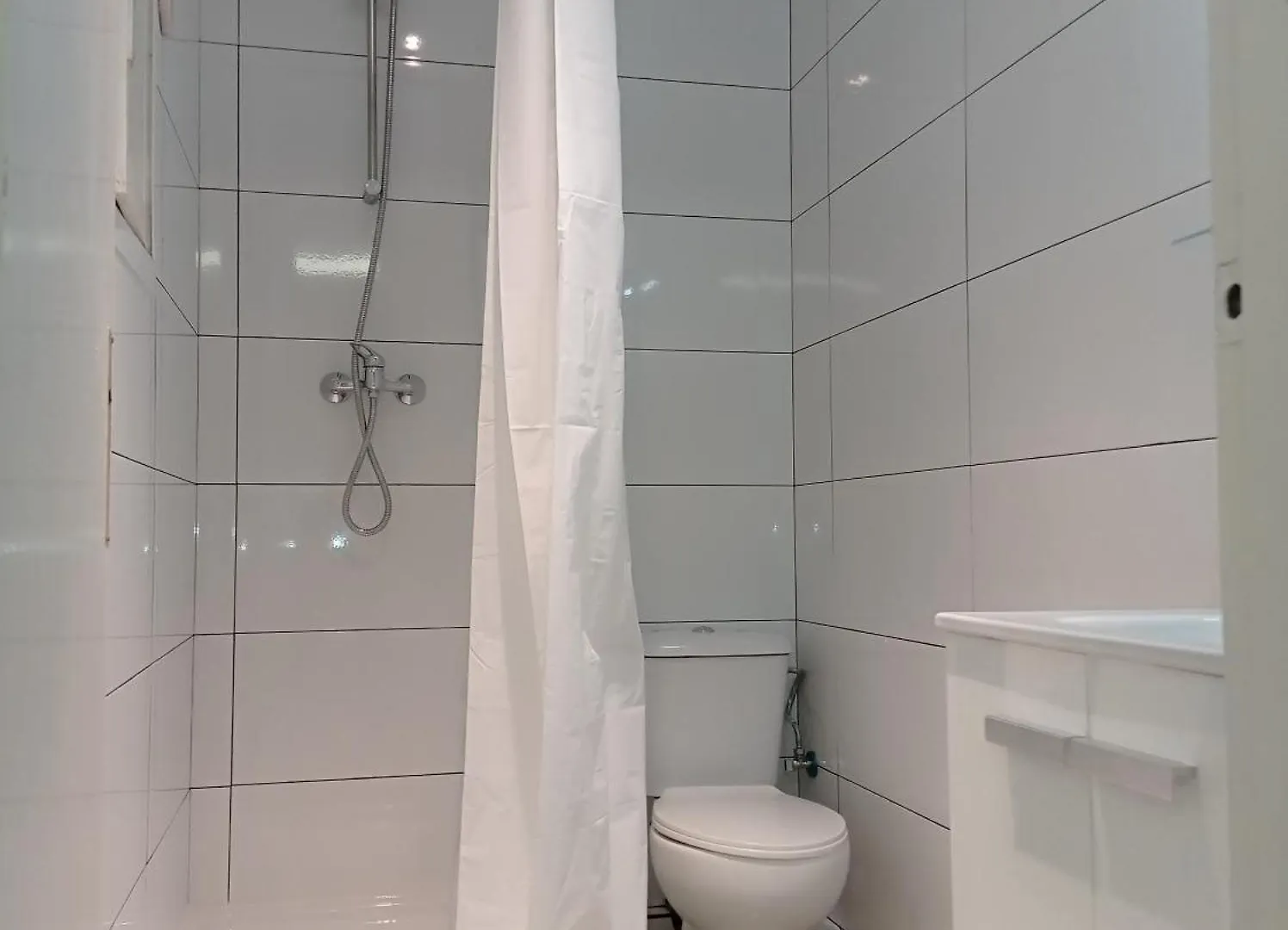 Bright Private Double Room City Center Metro L-1 Urgell L-5 Hospital Clinic Barcelona